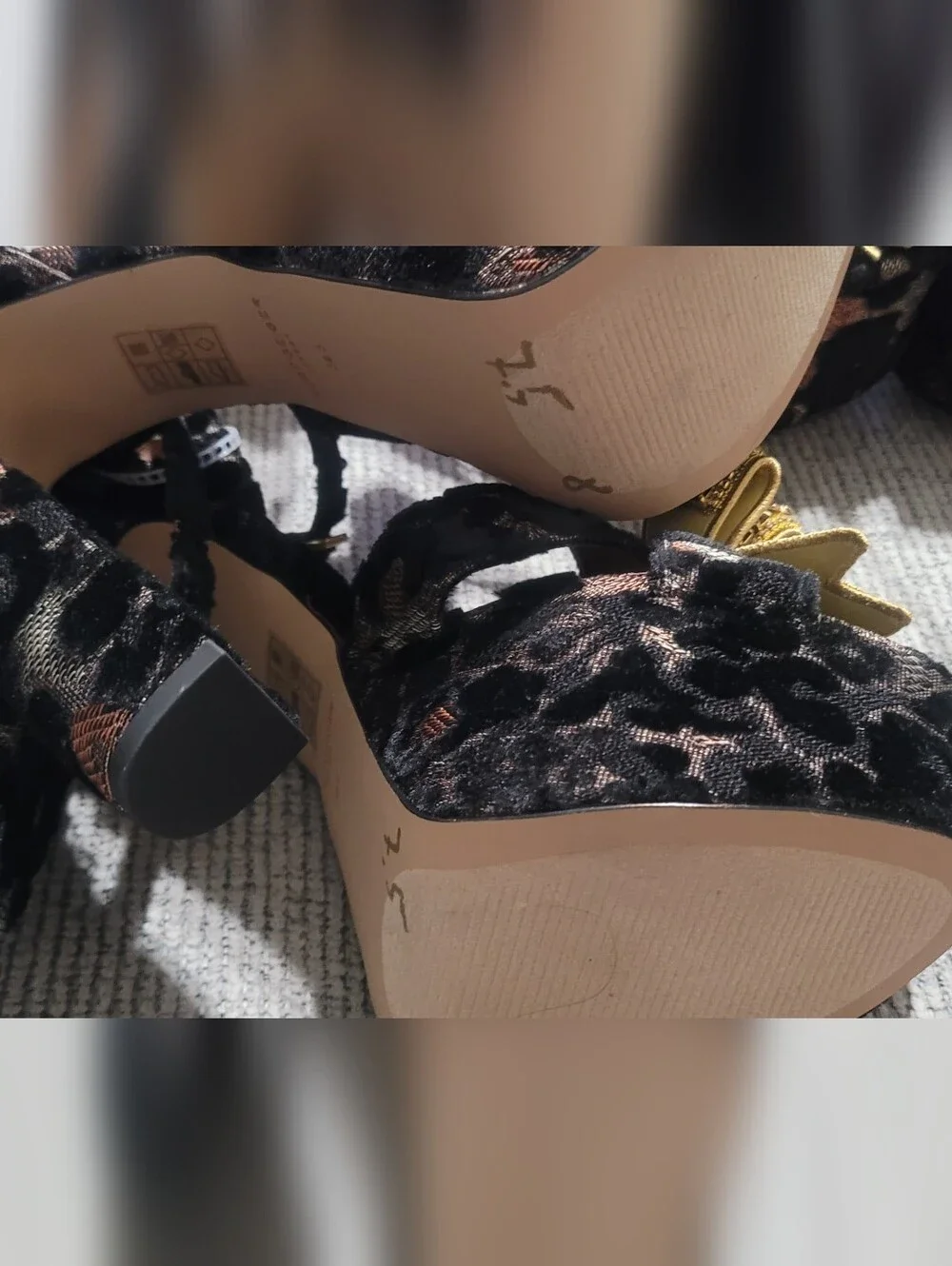 KURT GEIGER London BOW PLATFORMS